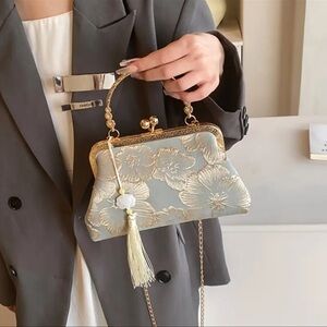 NIP Floral Pattern Evening Clutch Bag with Buckle Closure - Fabric Shoul…